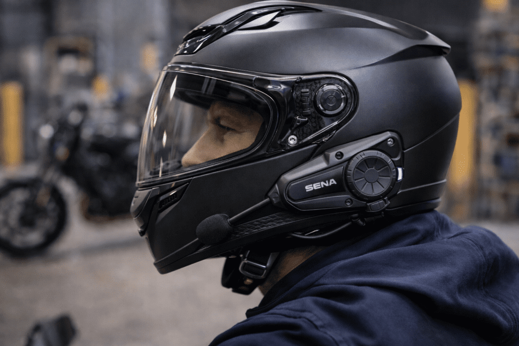 intercom fixé au casque